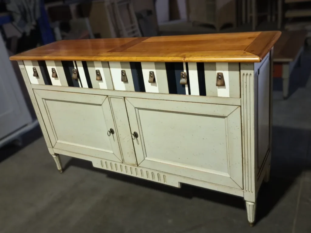 comoda-a-medida-blanca-con-encimera-madera