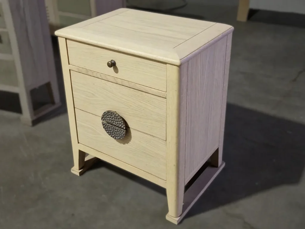 mueble-mesilla-de-noche-a-medida-con-madera